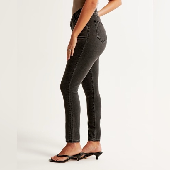 Abercrombie & Fitch Curve Love Super High Rise Skinny Ankle Jean - Picture 1 of 6